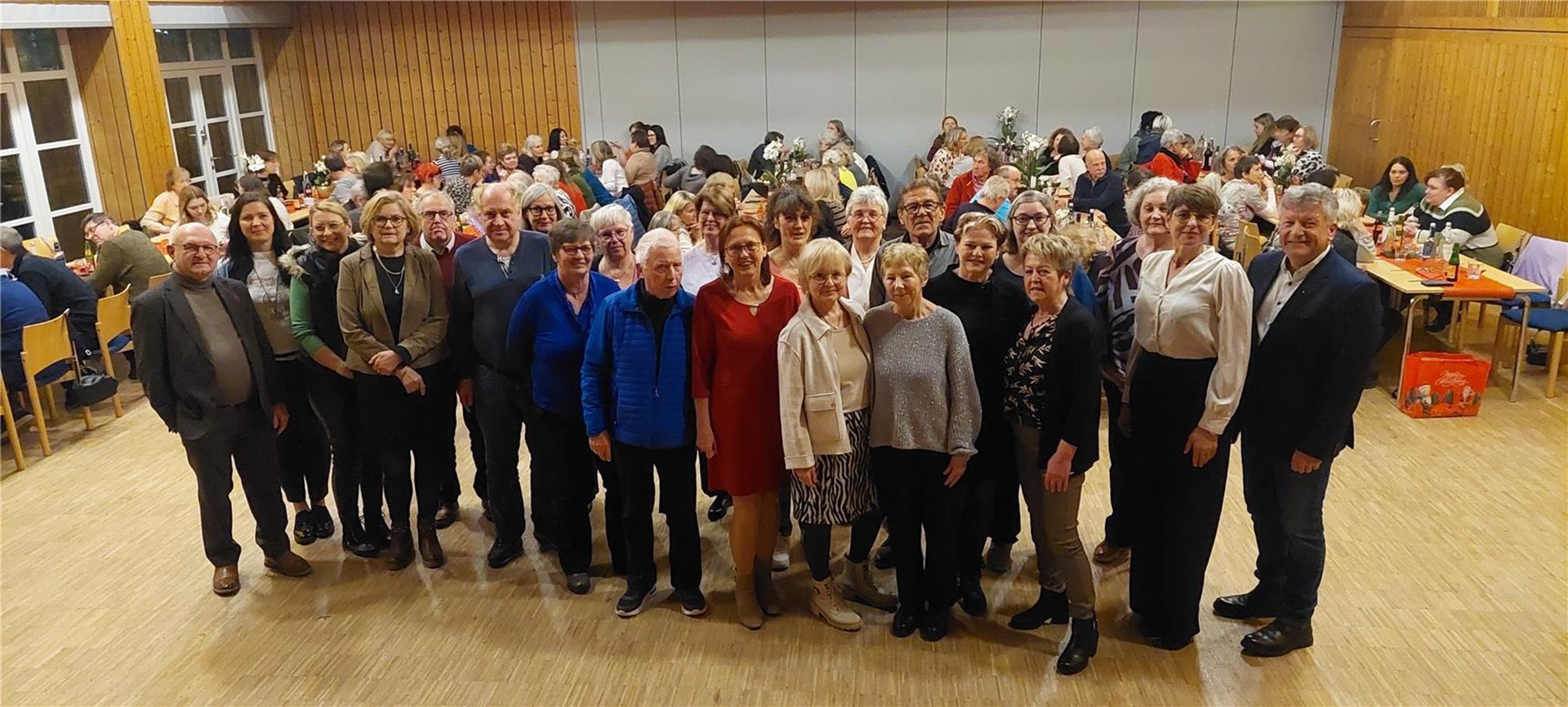 Geehrte in einem Saal bei einer Feier